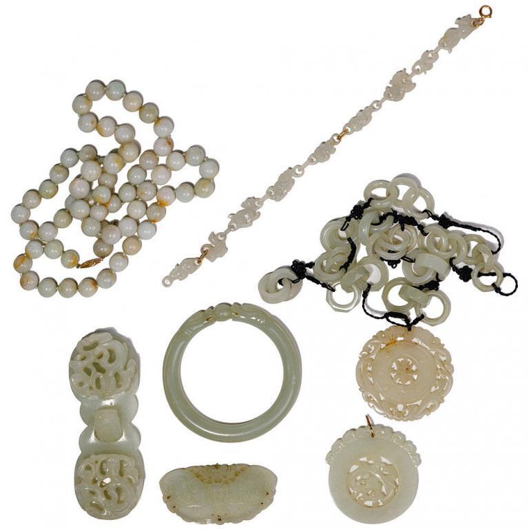 CARVED JADEITE JADE AND SOAPSTONE JEWELRY ASSORTMENT